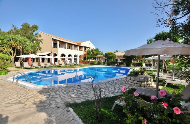 Family apartment complex 200 meters from the beach & 600 meters from the resort