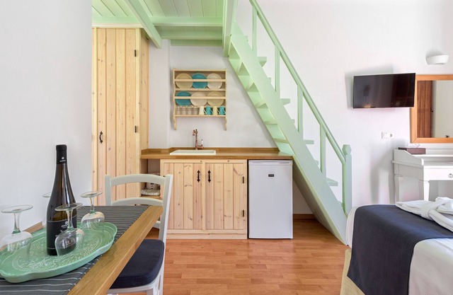 Family Apartment with Sea View C, Symi