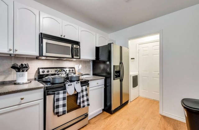 Family Business Retreat King Bed Top Amenities