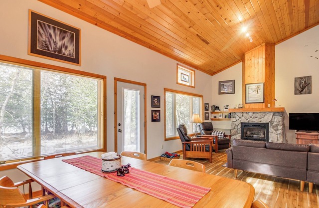 Family Cabin w/Private Dock on Caribou Lake!