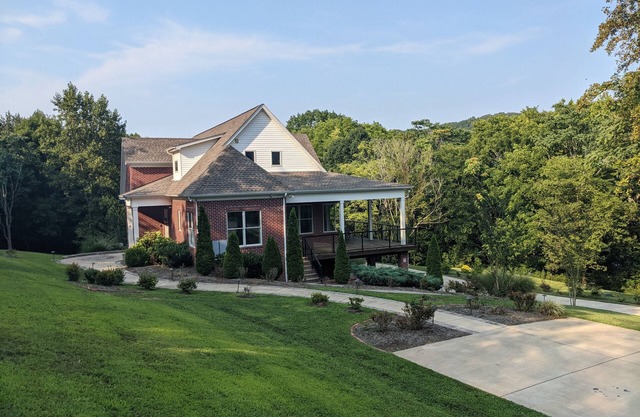 Family friendly deluxe home with a stunning view of mountains near Franklin, TN