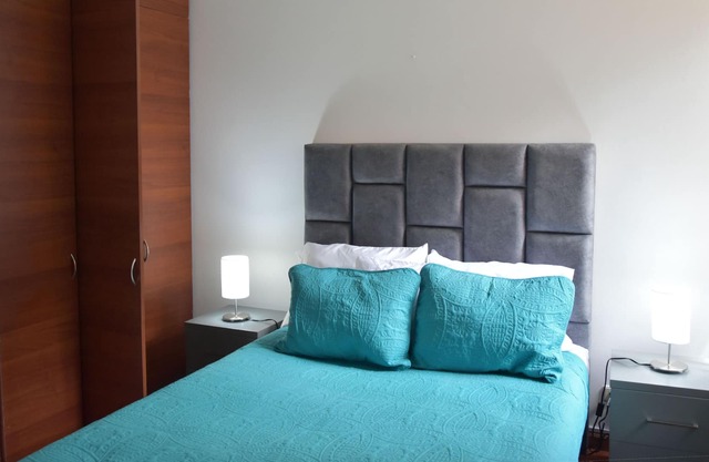 Family friendly - 24 hr security walking distance to mall