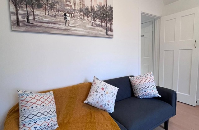 Family-Friendly 2BR Home Ideal for Hospital Stays & Business