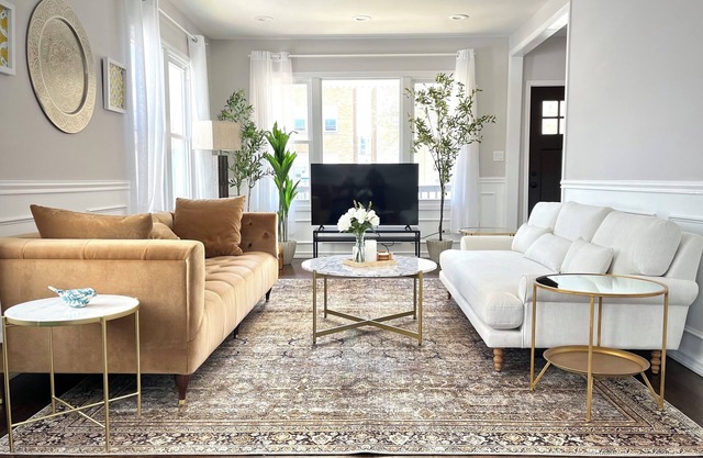 Family friendly 5b/4ba sun-drenched home in Jefferson Park, 2 car garage!
