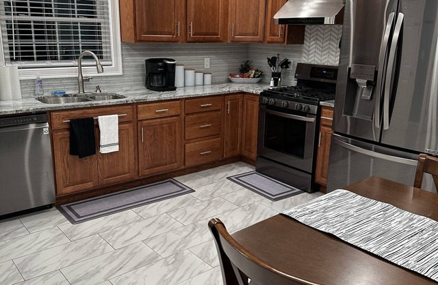 Family friendly Apartment! Close to downtown events without the noise!