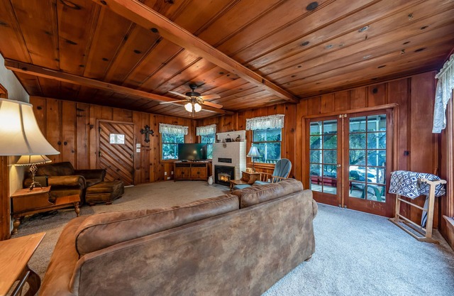 Family Friendly Cabin on the River - Perfect for Small Families!