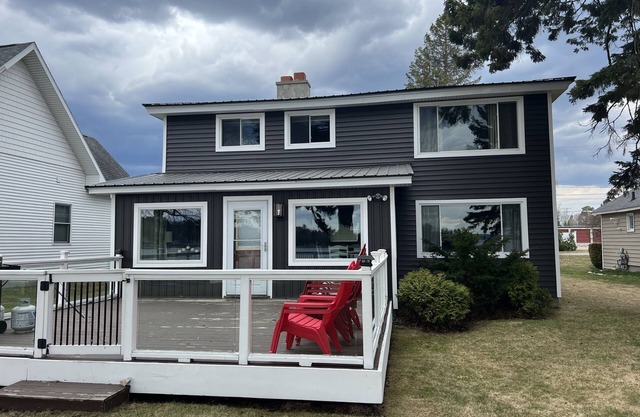 FAMILY FRIENDLY COTTAGE SLEEPS 12 ! BEAUTIFULLY UPDATED
