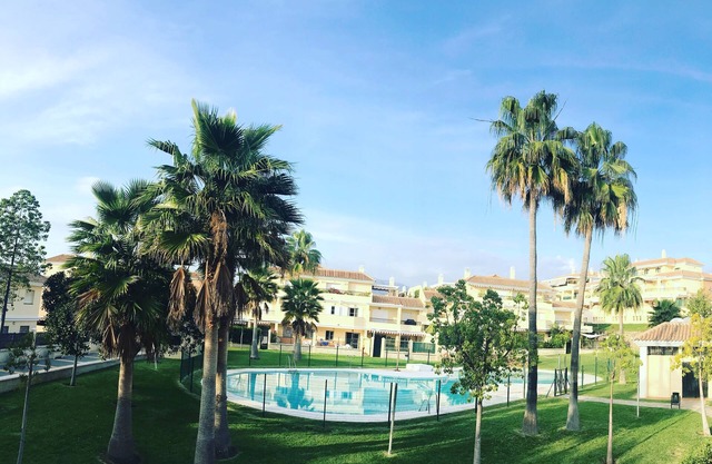 Family-friendly, modern apartment - ten minutes walk from beach and restaurants