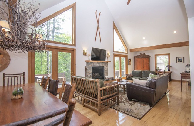 Family Friendly Grand Getaway in the middle of Historic Lake Placid!