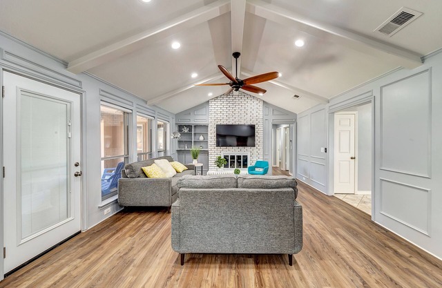 Family Friendly, King bed, Close to Highways, Games, Foosball, Grill