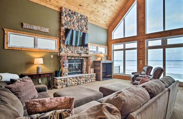 Family-Friendly Lake Mitchell Oasis: Hike & Ski!