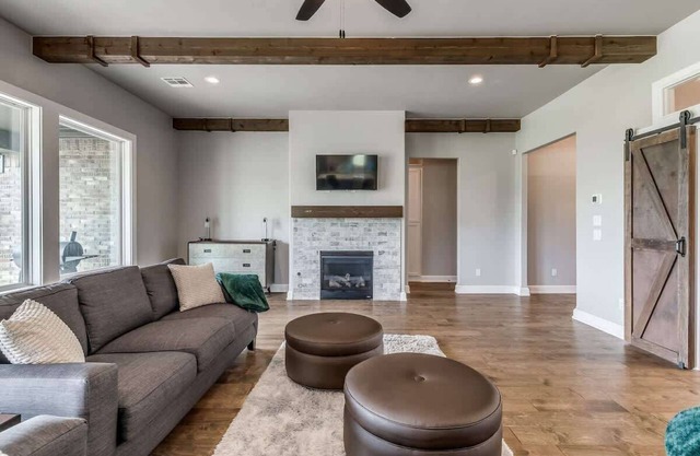 Family-Friendly Luxury- 5BR Home near Woodlands
