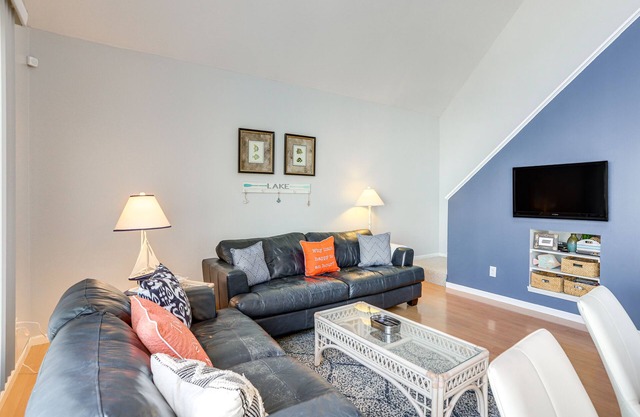 Family-Friendly Port Clinton Home w/Private Deck