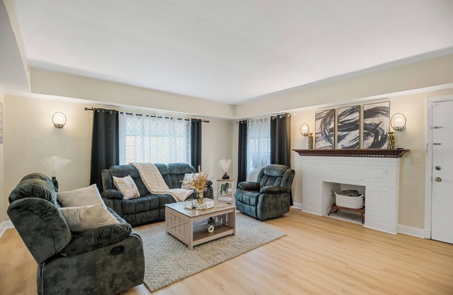Family friendly - Spacious 3-bedroom apartment in charming Takoma Park