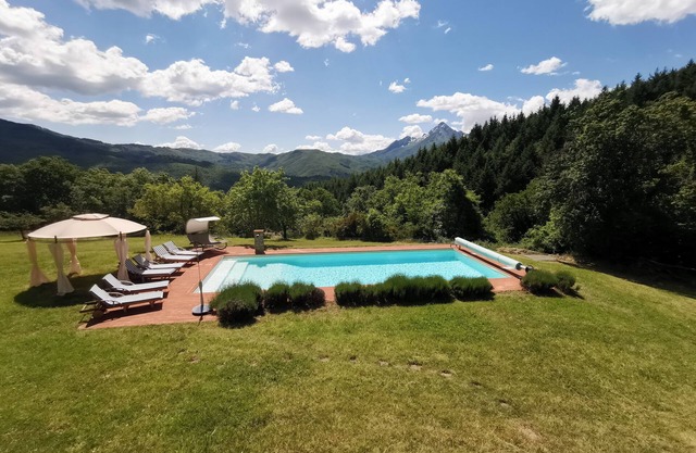 Family-friendly Tuscan villa with large private pool & pizza oven