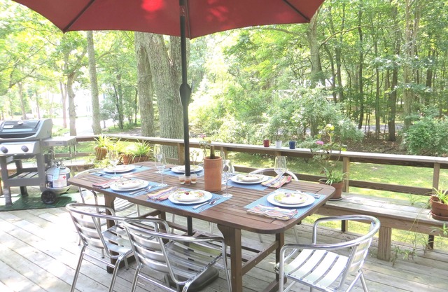 Family friendly home near beach with wonderful deck!