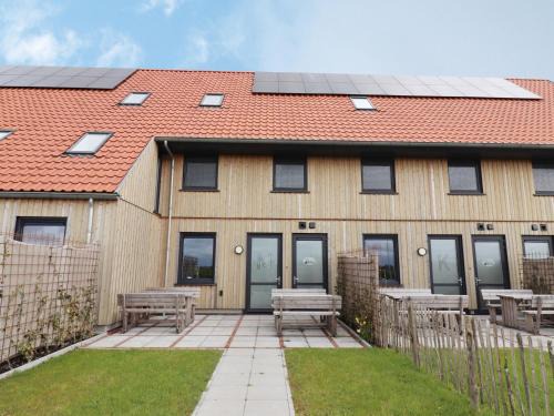Family-Friendly Villa in Leons
