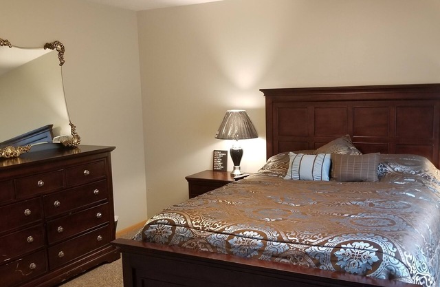 Family, Fun, and Football! 7mins from Downtown Lincoln! Quiet Neighborhood!