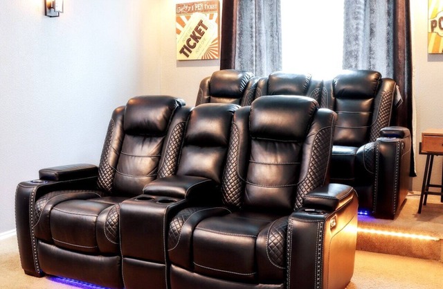 Family Fun House w/Theater, playhouse, & more! 0.1 miles to NSSA!