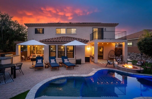 Family Fun! Sleeps 12 | Pool | Fire Pit | PuttPutt
