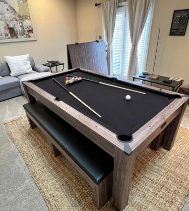 Family Fun! Sleeps 8, King Bed, 2 Queens, and Sofa Bed, Games - in Rogers