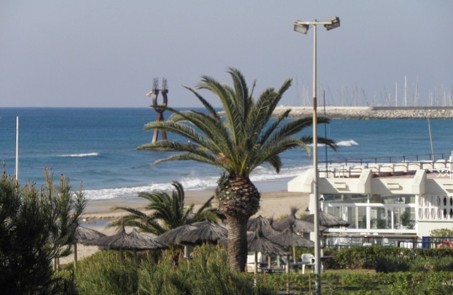 FAMILY HOLIDAYS near BEACH, in the center of the VILLAGE (Sea and Mountain)