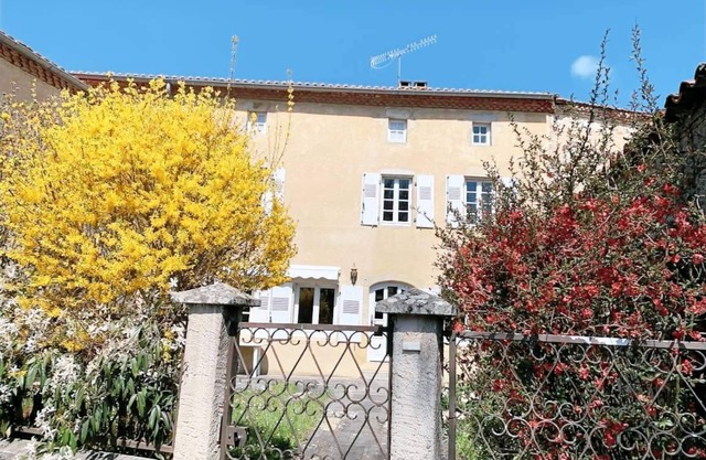 Family home close to forests, pastures and further afield to volcanoes and lakes
