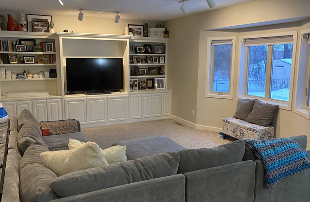 Family home near airport, parks, MOA, both downtowns, Childrens/regions hospital