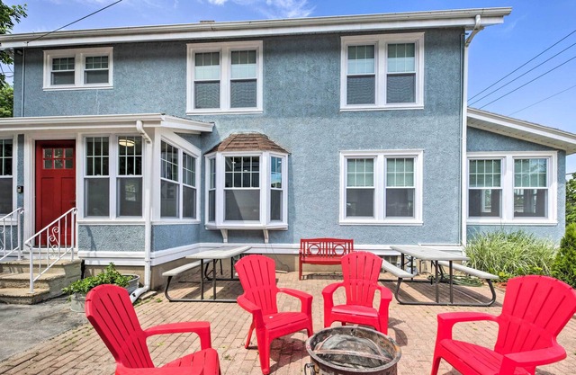 Family Home - Walk to Geneva Lake & Restaurants!