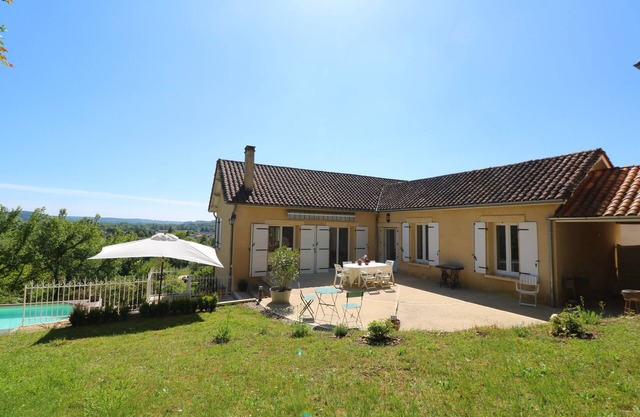 FAMILY HOME WITH VIEW* OVER THE RIVER & CITY CENTER AT SHORT WALKING DISTANCE