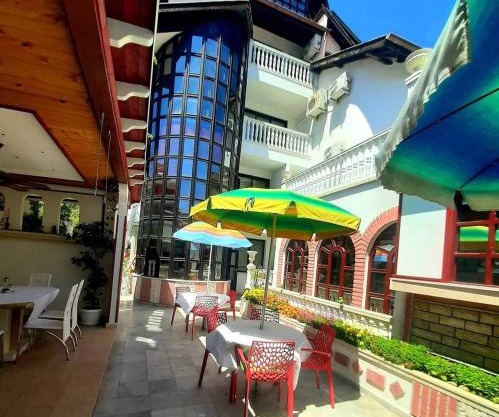Family Hotel Flora