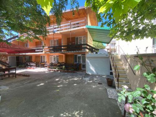 Family Hotel Yulian