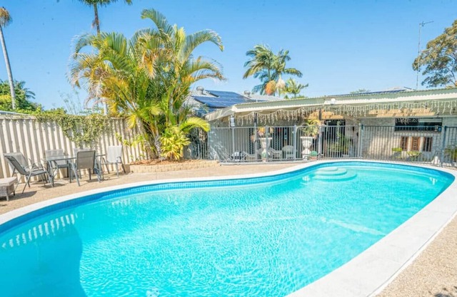 Family Oasis: Pool, BBQ, Central Gold Coast Fun!