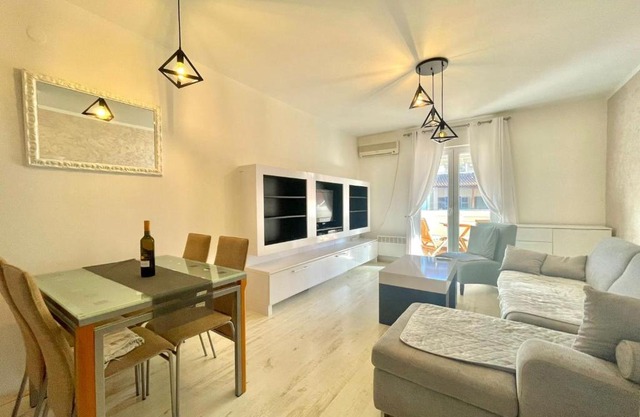 Family One bedroom apartment with Garden view