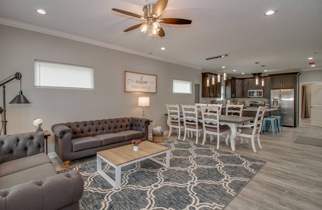 Family or Business - Sleeps 30, less than 1/4 mile Buckroe Beach!