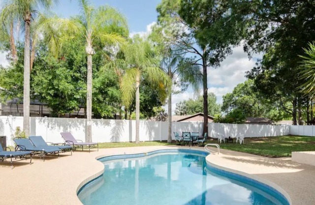 Family Paradise Getaway - N. Tampa - Sleeps 12!