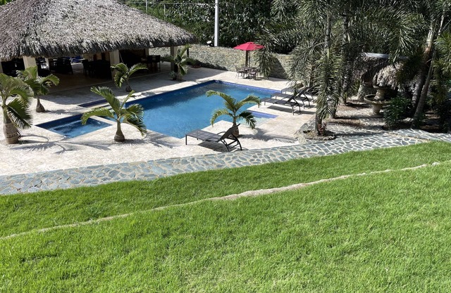 Family & Pet Friendly 14-Guest Cabin, w/ Pool & Cabana