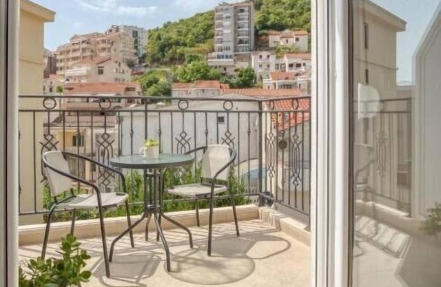 Family Rooftop Apartment Magi Budva