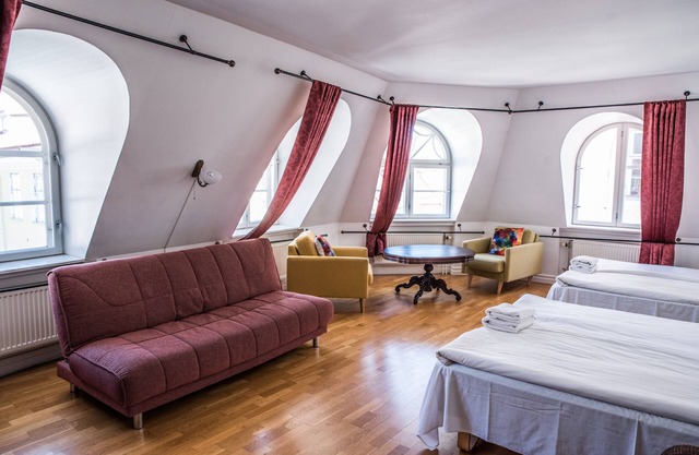 Family Room with shared facilities - Old town