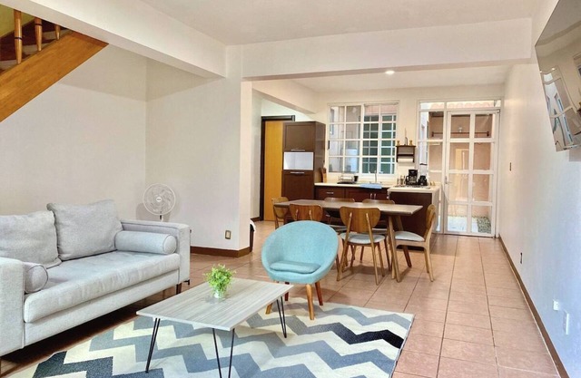 Family Size | Plazas & 10′ Centro | Pet-Friendly
