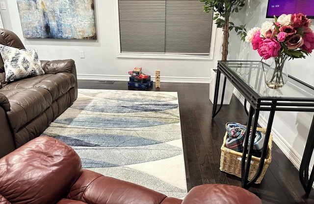 Family Sized 3-Bed Townhouse in the heart of Hamilton with Games and Easy Access