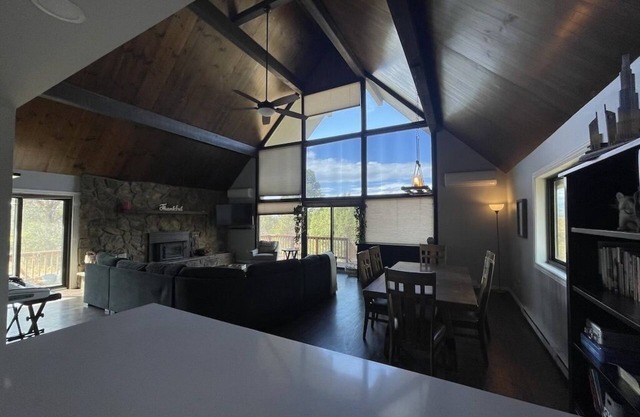 Family sized cozy house with amazing views! 10 min from Durango