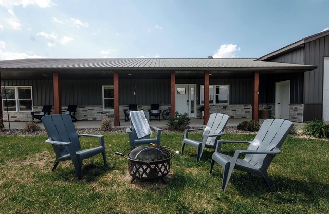 Family-sized house near Guttenberg. Sleeps 13. River view, game room, fire pit