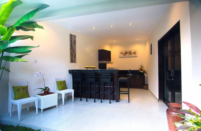 Family Two Bedroom Villa include Breakfast