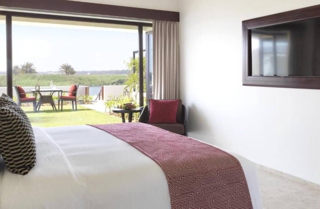 Family Vacay in Salalah! Pool & Spa, Free Parking! Close to Al Haffa Beach!