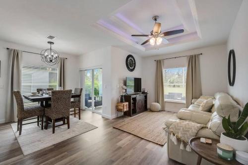 Family Villa King Bed, 3 bedrooms 2baths, 7 guests, Close to Beaches, Golfing, Fishing