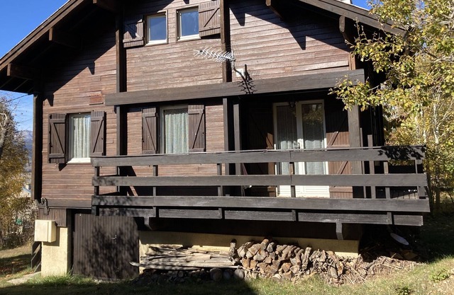 Family wooden chalet 2 minutes from the slopes!