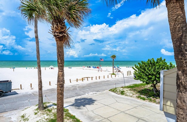 Fanta-Sea on the Beach by Beachside Management - 49 Beach Rd