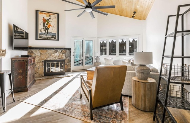 Fantastic 2 bed steps from Deer Valley Skiing.