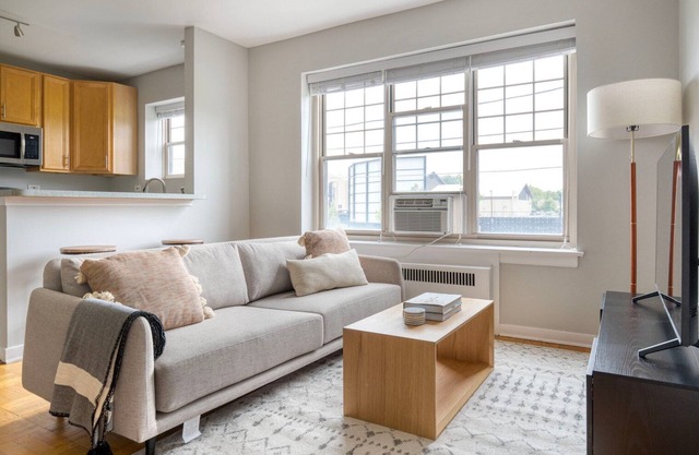 Fantastic Evanston 1BR w/Courtyard, nr Northwestern Beach, by Blueground